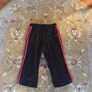 Girls Adidas capris 🤾‍♀️🏋️‍♀️🤽‍♀️🏄‍♀️⛹️‍♀️